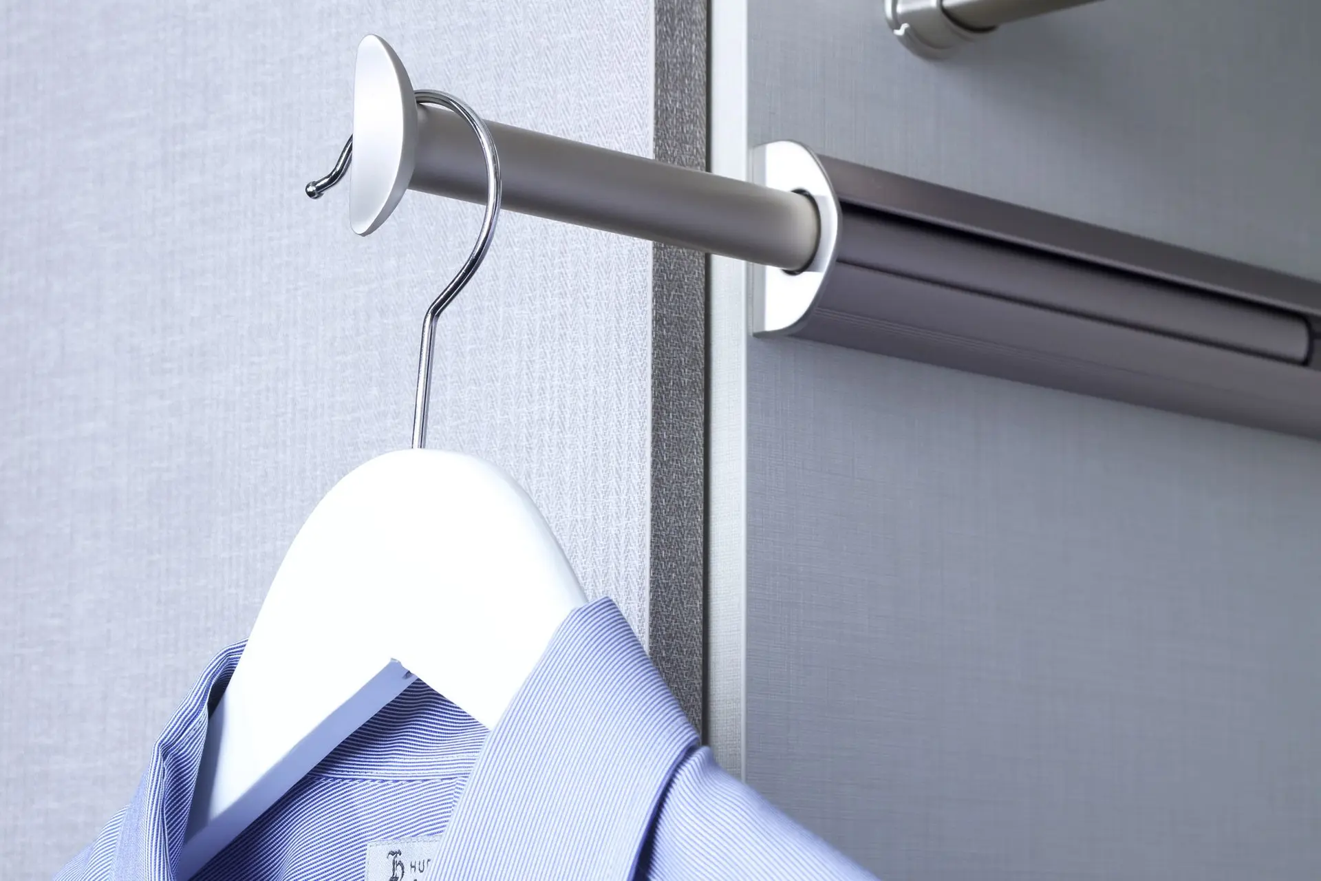 Satin nickel valet rod