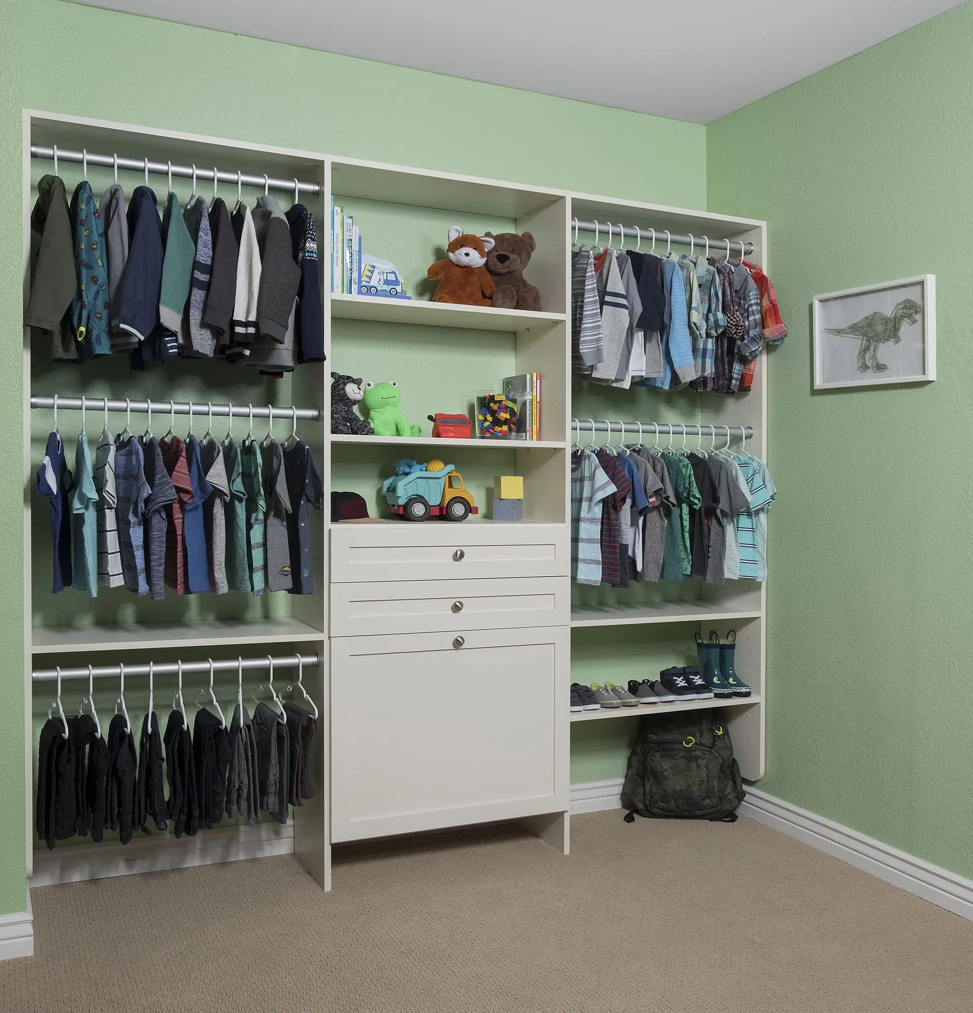 Functional built in closet systems design highlighting adjustable hanging rods and shoe racks