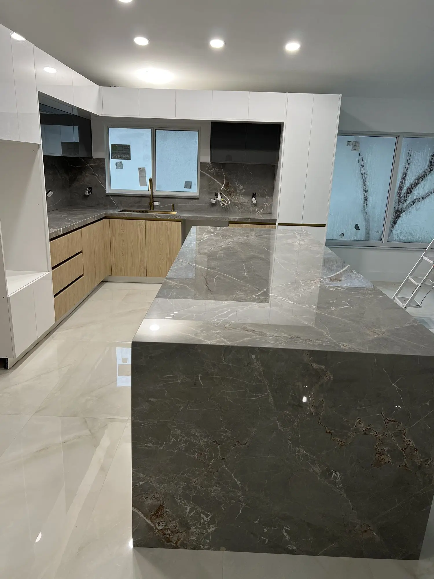 Kitchen Cabinets & Countertops