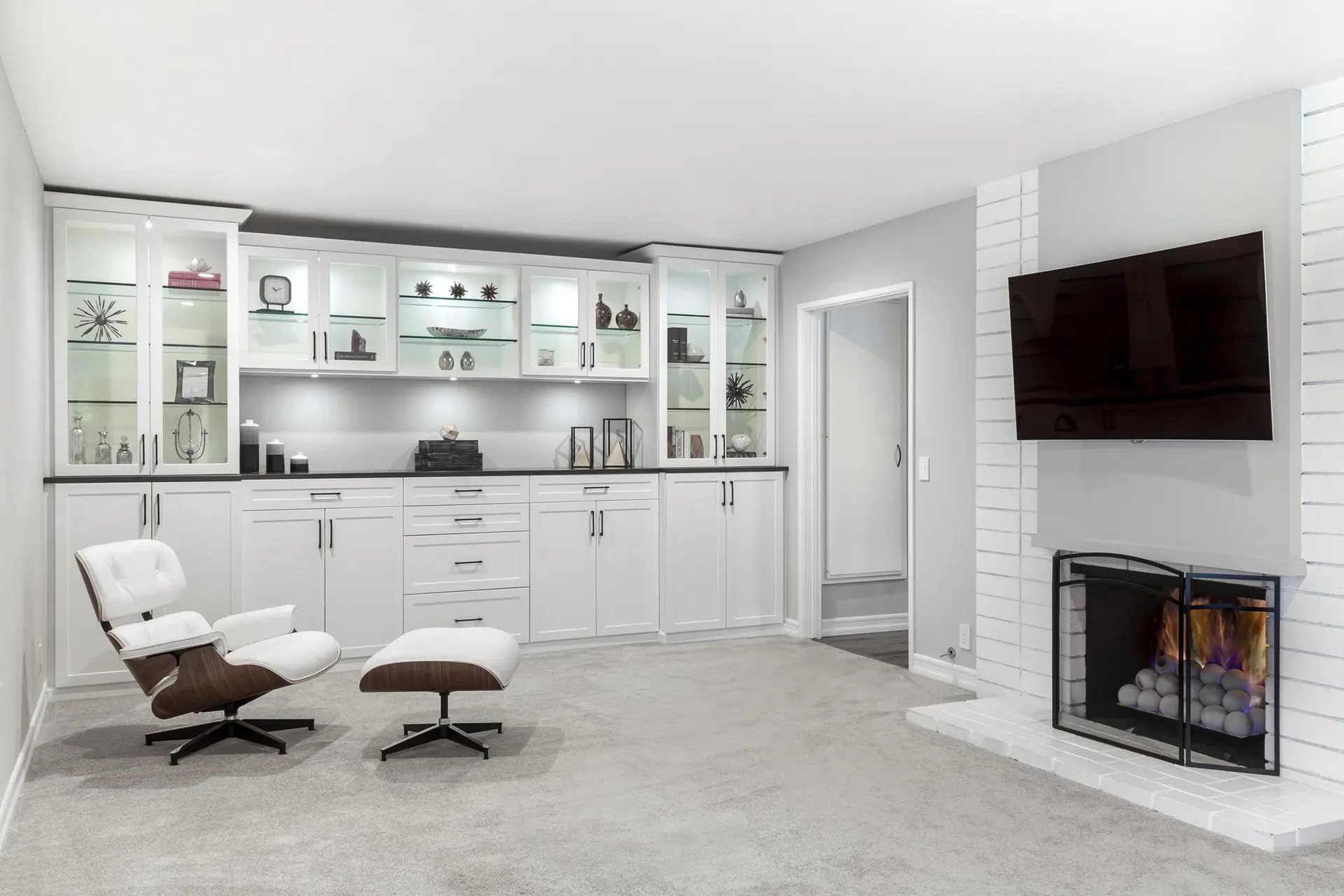 White wall unit